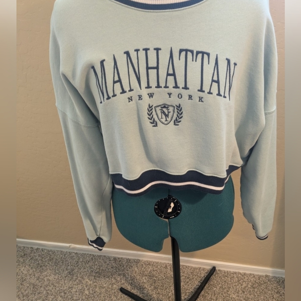 Hollister Cropped Women's Crewneck Manhattan Sweater - Mint Blue